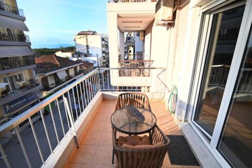 The Whole Packet C3 Center With Parking Apartment Larissa Bagian luar foto